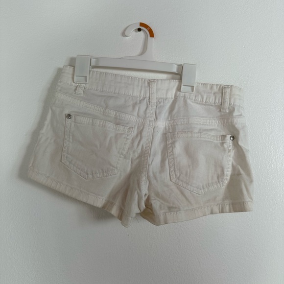 Low rise white shorts - Picture 2 of 2